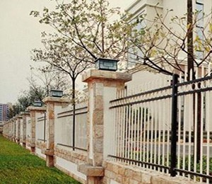 金（jīn）屬護欄 安裝定製（zhì） 價（jià）格優惠